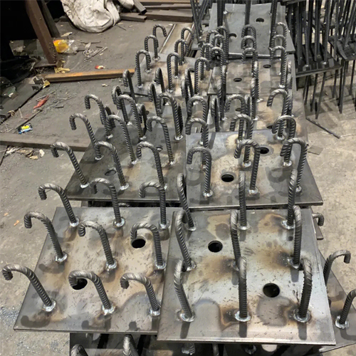 图纸中如何确定西宁预埋件的位置？